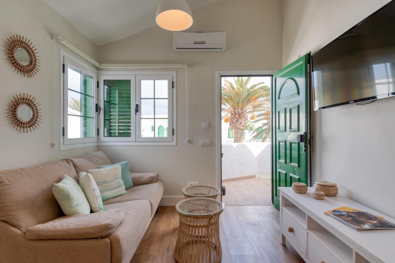Homeforguest Modern And New Beachfront Apartment La Oliva Εξωτερικό φωτογραφία